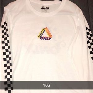 Men’s long sleeve graphic tee